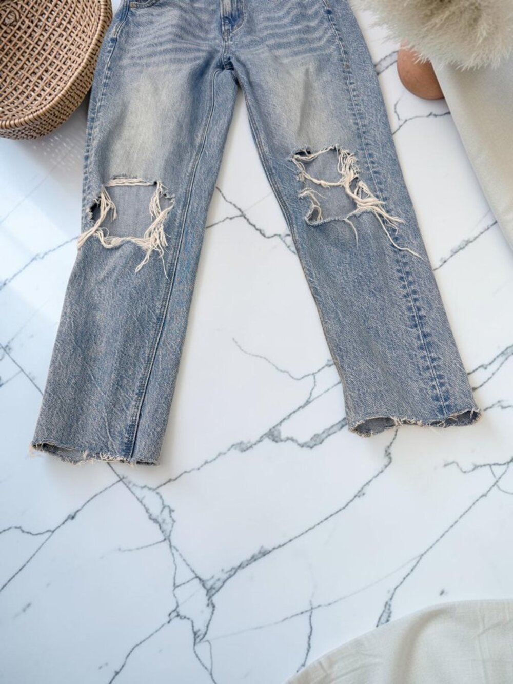 American Eagle Distressed Mom Jeans Women's Size 4 Raw Hem - Picture 10 of 11